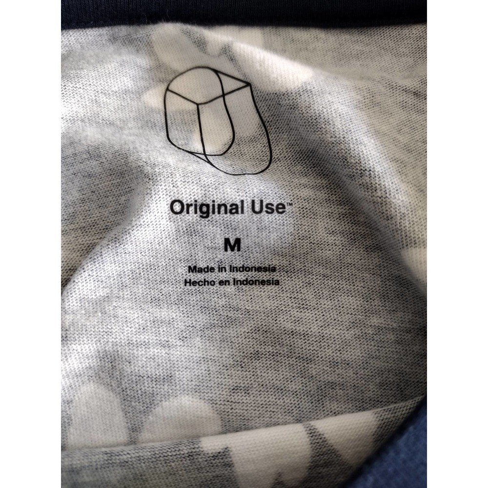 Men's T. - Picture 2 of 3